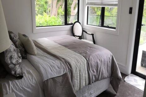 Photo of property in 2/92 Churchill Road, Murrays Bay, Auckland, 0630