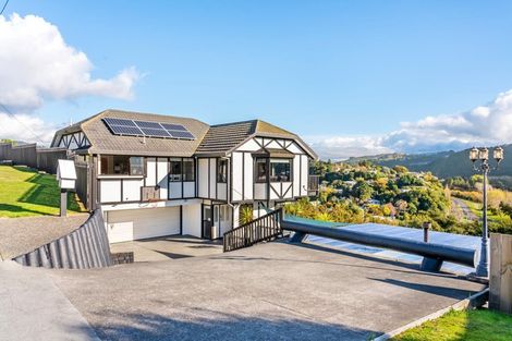 Photo of property in 28 Castle Crescent, Stokes Valley, Lower Hutt, 5019