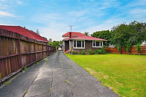 Photo of property in 13 Vodanovich Road, Te Atatu South, Auckland, 0610