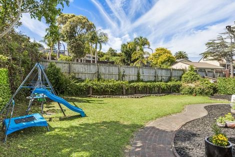 Photo of property in 5b Eagle Place, Red Beach, 0932