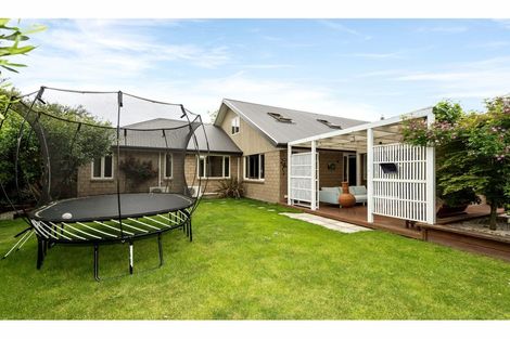 Photo of property in 16 Holiday Drive, Mairehau, Christchurch, 8052