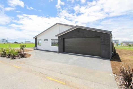 Photo of property in 3 Korowhiti Road, Clarks Beach, 2122
