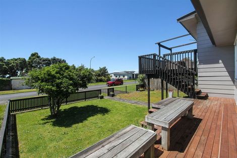 Photo of property in 11 Crispe Road, Clarks Beach, 2122