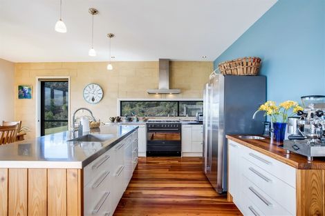 Photo of property in 32 Radar Road, Hot Water Beach, Whitianga, 3591