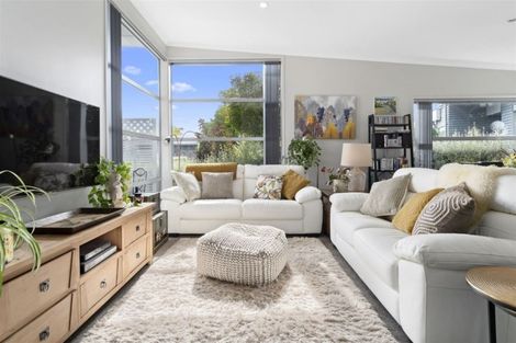 Photo of property in 12 Tory Way, Omokoroa, 3114