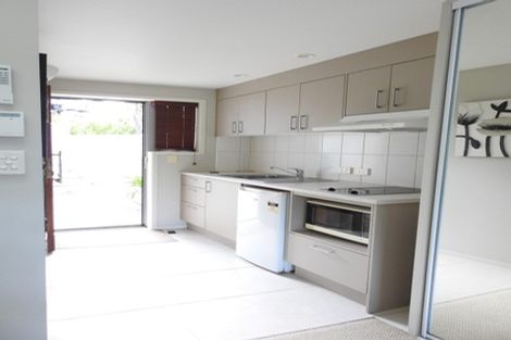 Photo of property in 31 Mcmillan Place, Mellons Bay, Auckland, 2014
