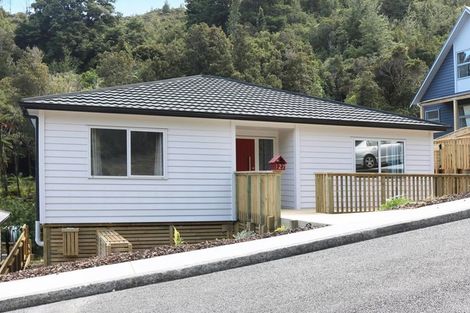 Photo of property in 127 Manuka Street, Stokes Valley, Lower Hutt, 5019