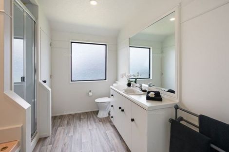 Photo of property in 67 Wynyard Crescent, Fernhill, Queenstown, 9300