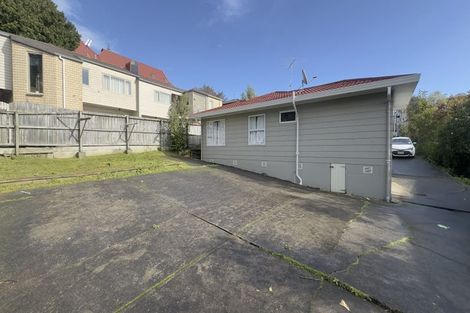 Photo of property in 2/5 Woodall Place, Totara Vale, Auckland, 0627