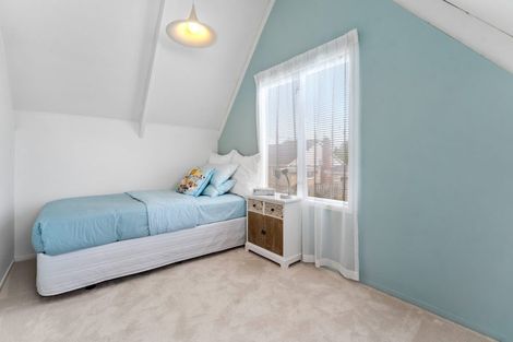 Photo of property in 2/19 Flanshaw Road, Te Atatu South, Auckland, 0610