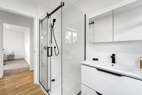 Photo of property in 1/120 Sunnyside Road, Sunnyvale, Auckland, 0612