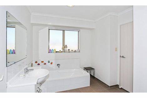 Photo of property in 24 Breaker Grove, Waiuku, 2123