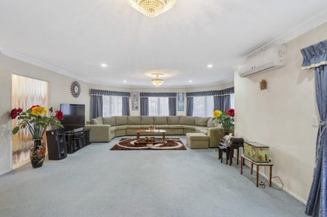 Photo of property in 12 Pistachio Place, Goodwood Heights, Auckland, 2105