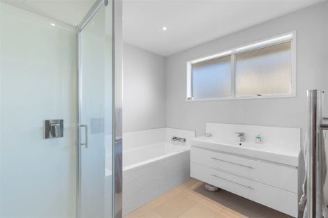 Photo of property in 130 Grahams Road, Burnside, Christchurch, 8053