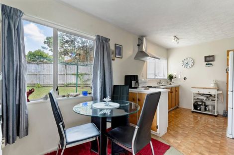 Photo of property in 6 Tetrarch Place, Totara Vale, Auckland, 0629