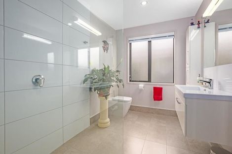 Photo of property in 10 Horopito Road, Waikanae, 5036