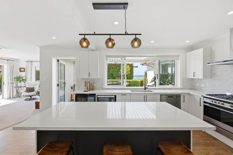 Photo of property in 2 Callender Place, Shelly Park, Auckland, 2014