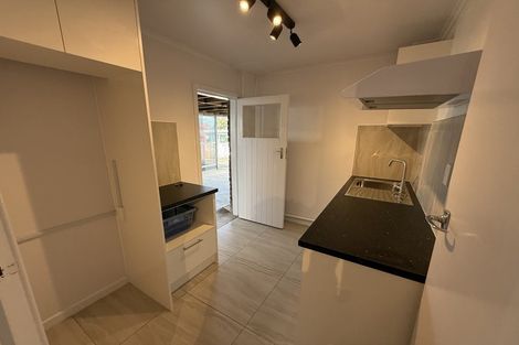 Photo of property in 3 Gill Crescent, Blockhouse Bay, Auckland, 0600