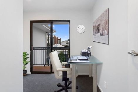 Photo of property in 2/91 Beachville Road, Redcliffs, Christchurch, 8081