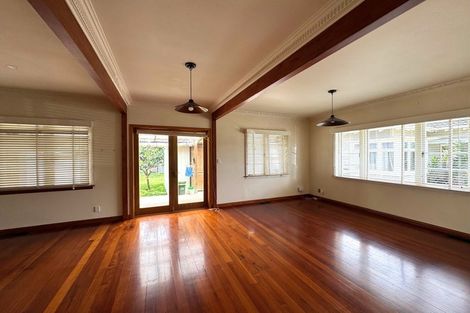 Photo of property in 41 Queensway, Three Kings, Auckland, 1024