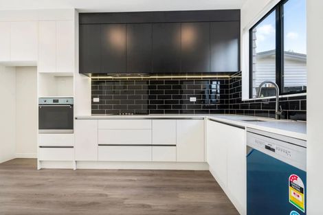 Photo of property in 21b Lumbarda Drive, Kumeu, 0810