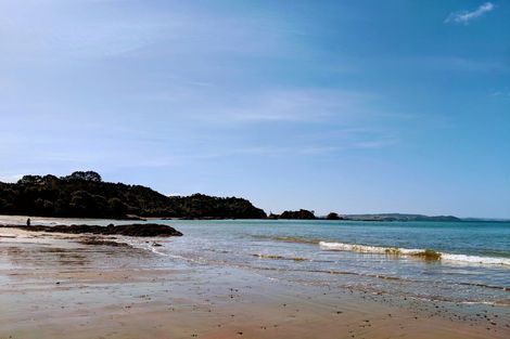 Photo of property in 107 Howard Road, Orere Point, Papakura, 2585