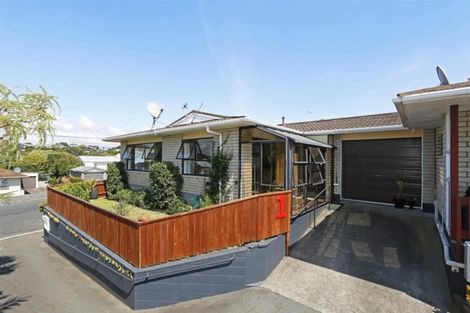 Photo of property in 8a Birdwood Avenue, Moturoa, New Plymouth, 4310