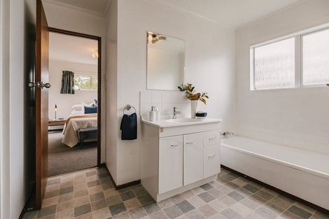 Photo of property in 1 Willowstream Grove, Cloverlea, Palmerston North, 4412