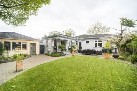 Photo of property in 16 Manapouri Crescent, Hokowhitu, Palmerston North, 4410