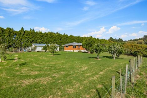 Photo of property in 230 Riverhead Road, Kumeu, 0892