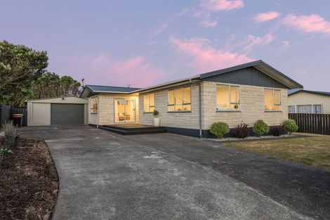 Photo of property in 41 Cleat Street, Whitby, Porirua, 5024