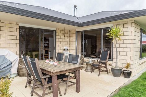 Photo of property in 8a Allan Street, Dannevirke, 4930