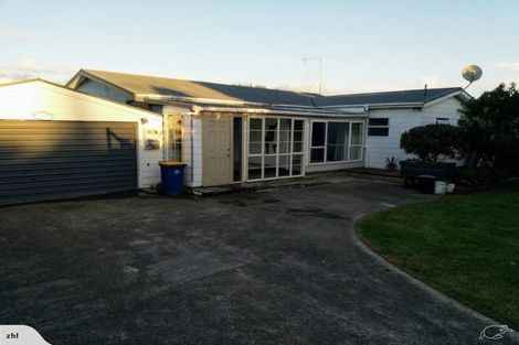 Photo of property in 2/61 Greenslade Crescent, Northcote, Auckland, 0627