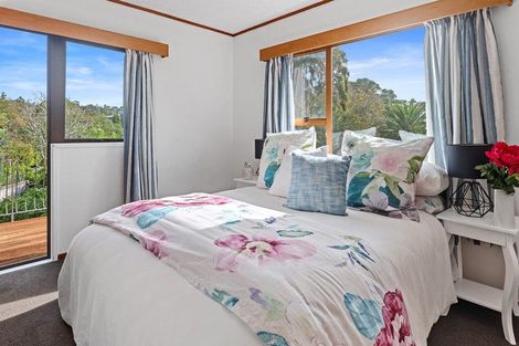 Photo of property in 1/918 Beach Road, Waiake, Auckland, 0630