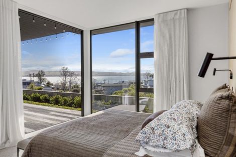 Photo of property in 35 Pukenamu Road, Rainbow Point, Taupo, 3330