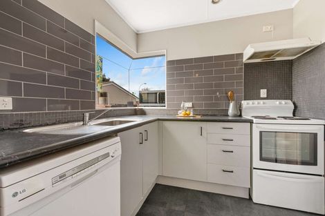 Photo of property in 8 Brough Place, St Andrews, Hamilton, 3200