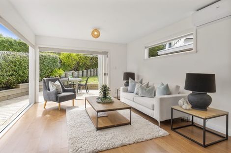 Photo of property in 32 Hanlon Crescent, Narrow Neck, Auckland, 0624