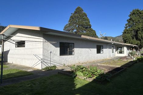 Photo of property in 12 Nelson Square, Picton, 7220