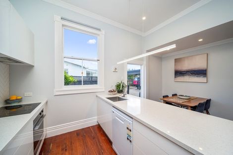 Photo of property in 8 Morley Street, New Plymouth, 4310