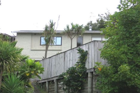 Photo of property in 8 Anchor Place, Beach Haven, Auckland, 0626