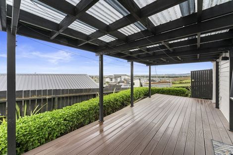 Photo of property in 126 Keri Vista Rise, Papakura, 2110