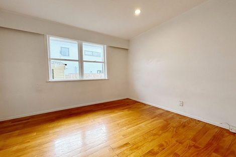 Photo of property in 9 Queen Mary Avenue, New Lynn, Auckland, 0600