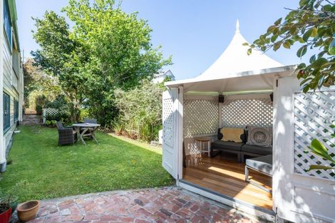 Photo of property in 2 Cobden Crescent, Bluff Hill, Napier, 4110