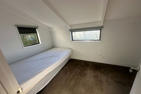 Photo of property in 92 Wynyard Crescent, Fernhill, Queenstown, 9300