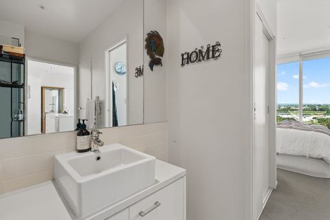 Photo of property in Sentinel Apartments, 905/3 Northcroft Street, Takapuna, Auckland, 0622