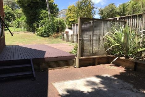 Photo of property in 1/130 Cliff View Drive, Green Bay, Auckland, 0604