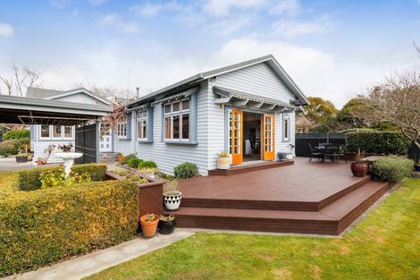 Photo of property in 21 Manapouri Crescent, Hokowhitu, Palmerston North, 4410