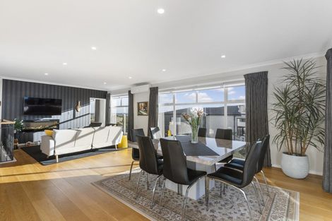 Photo of property in 20 Roxborough Place, East Tamaki Heights, Auckland, 2016