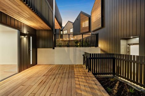 Photo of property in 28 Dawnhaven Drive, Te Atatu Peninsula, Auckland, 0610