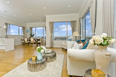 Photo of property in 519 East Coast Road, Murrays Bay, Auckland, 0630